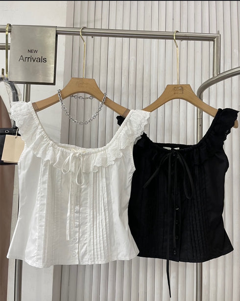 Women Sprint Lace Trimmed Neckline Sleeveless Blouse